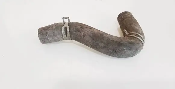 Volkswagen PASSAT B4 Engine coolant pipe/hose 357121051B