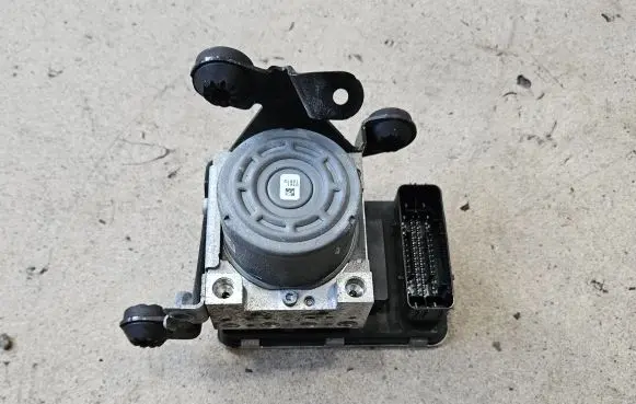Volvo S90, V90 ABS Pump 31680101 31680098