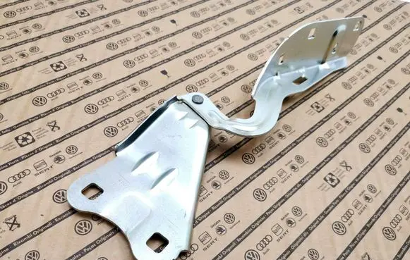 Engine bonnet/hood hinges