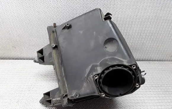 Volkswagen PASSAT B5 Air filter 058133837E