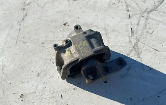 Seat Altea Engine mount bracket 1K0199262AT