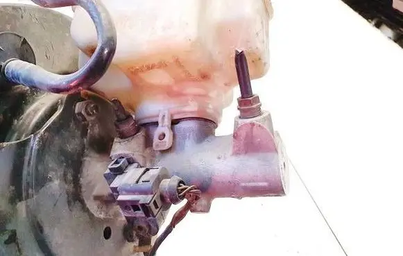 Master brake cylinder