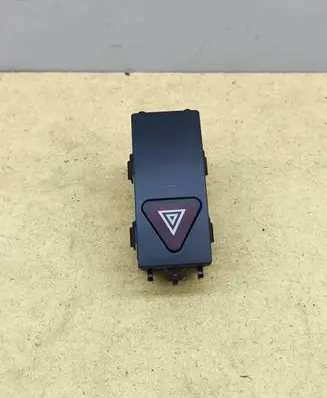 Mercedes-Benz E W212 Hazard light switch 2129052600 33692812