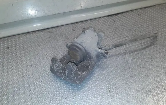 Opel Insignia A Rear brake caliper