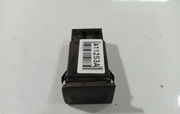Volkswagen Golf IV Windscreen/window heater switch 1J0953235A