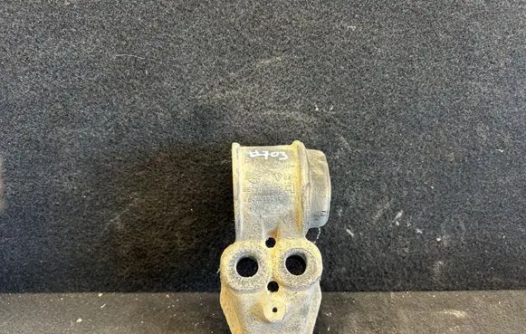 Volkswagen PASSAT B5.5 Rear axle beam mounts housing 4b0501521e