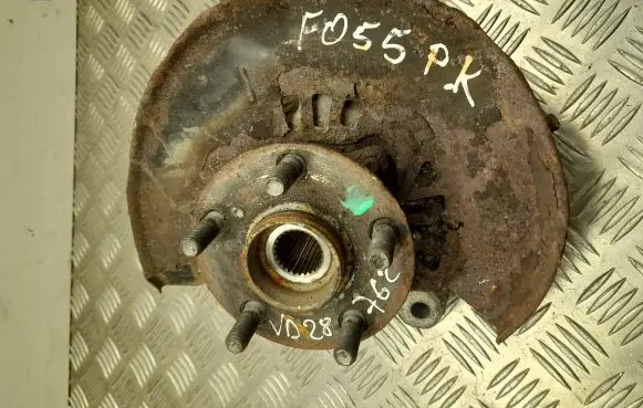 Lexus CT 200H Front wheel hub 055