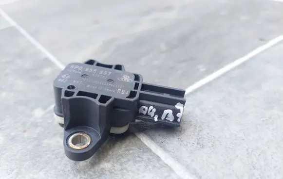 Audi A4 S4 B7 8E 8H Airbag deployment crash/impact sensor 8P0955557