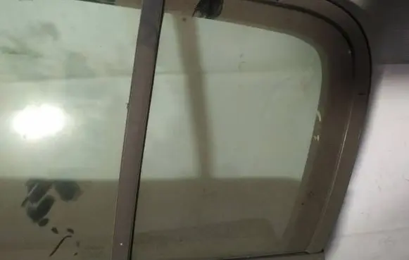 Renault Megane II Rear vent window glass as2