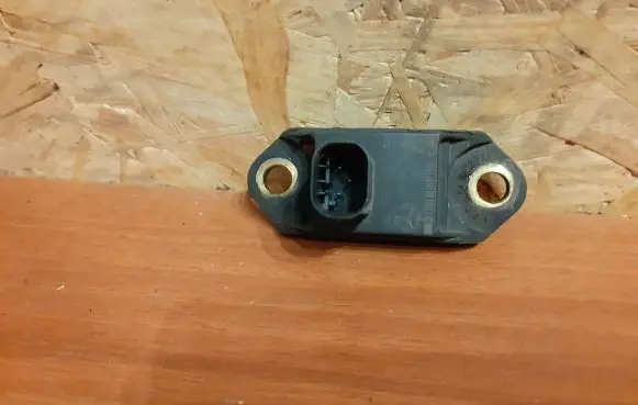 Mercedes-Benz S W220 Airbag deployment crash/impact sensor 0025426918 329