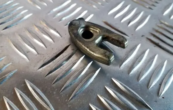 Nissan Juke I F15 Fuel Injector clamp holder