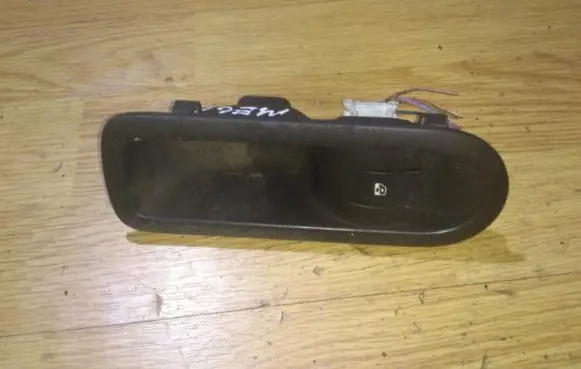 Renault Megane II Electric window control switch