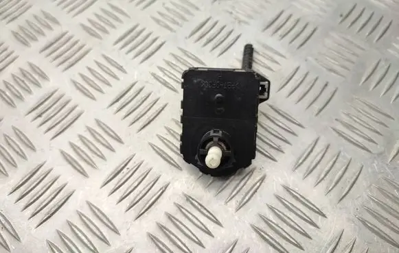 Toyota Avensis T270 Headlight level adjustment motor 