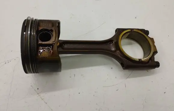 Volvo XC90 Piston with connecting rod