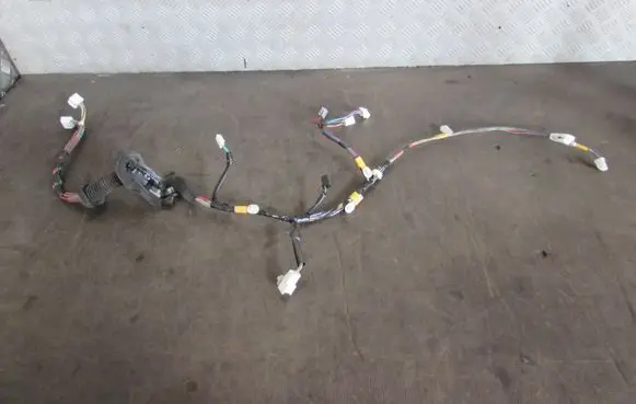 Toyota Sienna XL20 II Front door wiring loom/harness boot 82151-08040B
