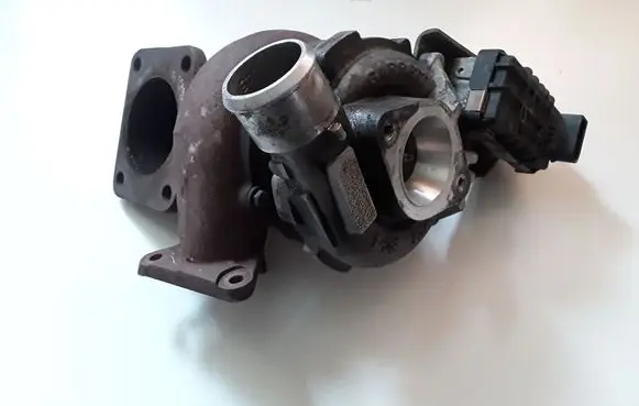 Land Rover Defender Turbo 601Q6K682