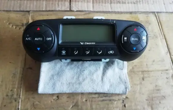 Hyundai ix35 Climate control unit 972502Y300 01711B