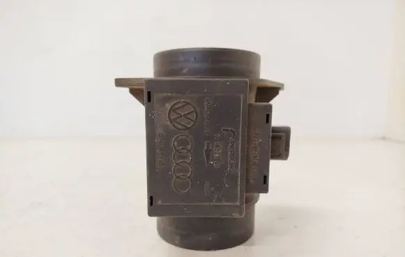 Volkswagen PASSAT B5 Mass air flow meter 71822101 074906461