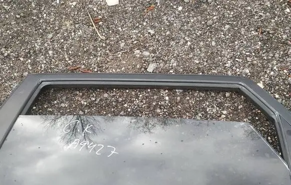 KIA Sorento Rear door window glass