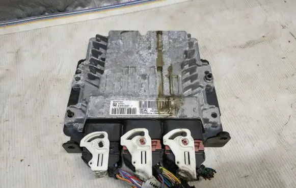Peugeot 3008 I Engine control unit/module ECU 9676587780
