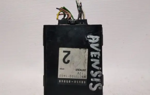 Toyota Avensis T220 Air conditioning/heating control unit 8865005060