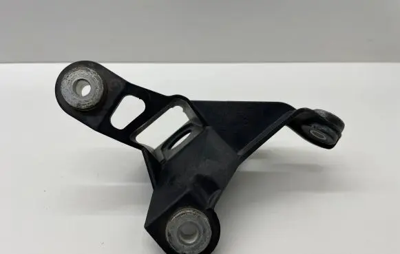 Volkswagen Golf VI Gear shift cable bracket 1K0711789H