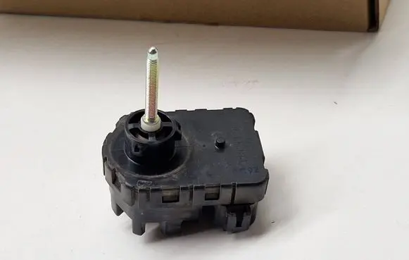 Mitsubishi Pajero Headlight level adjustment motor 34811039