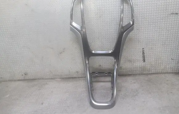 Opel Astra J Radio/GPS head unit trim 13257562
