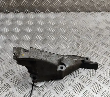 Mercedes-Benz CLS C218 X218 Engine mounting bracket A2782236304