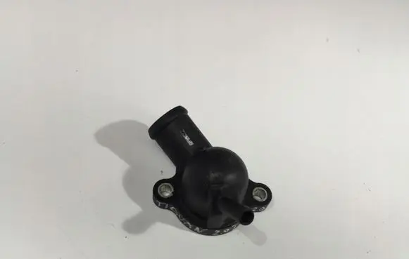 Volkswagen Tiguan Engine coolant pipe/hose 04L121131