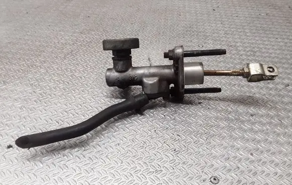 KIA Sorento Clutch master cylinder 