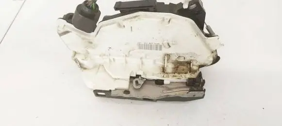 Skoda Superb B6 (3T) Front door lock
