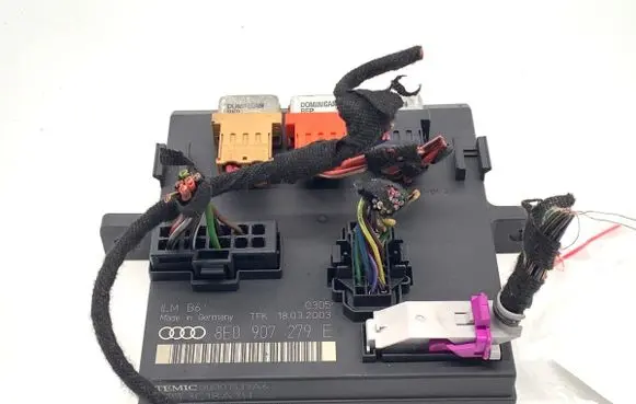 Audi A4 S4 B6 8E 8H Central body control module 8E0907279E