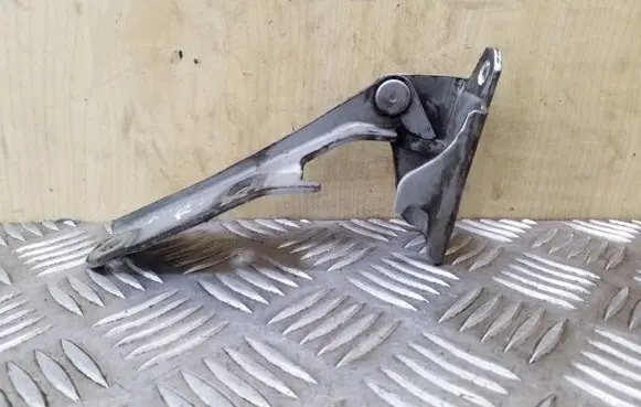 Mitsubishi Pajero Engine bonnet/hood hinges