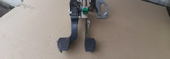 Peugeot 208 I Pedal assembly 9807334080