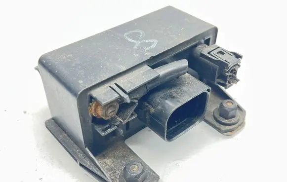 Mercedes-Benz R W251 Glow plug pre-heat relay 0285454032