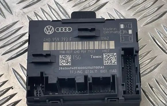 Volkswagen Touareg II Door control unit/module 4H0959793F