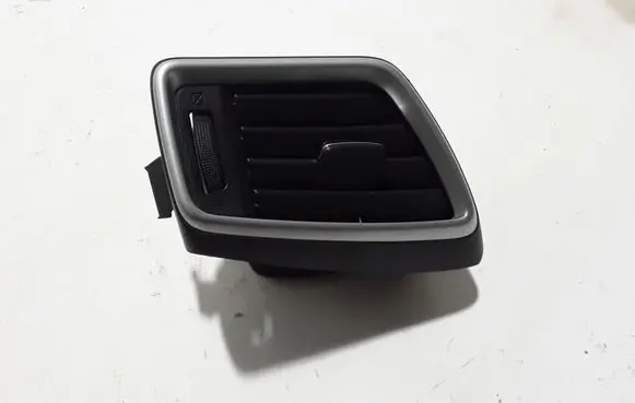 Nissan Qashqai Dashboard side air vent grill/cover trim 687604EH0A