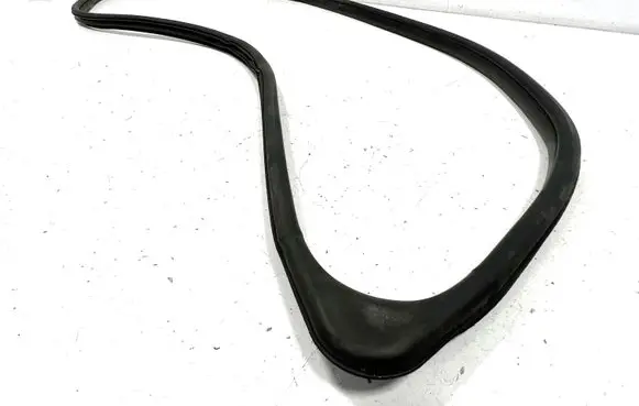 Suzuki Vitara (LY) Front door rubber seal
