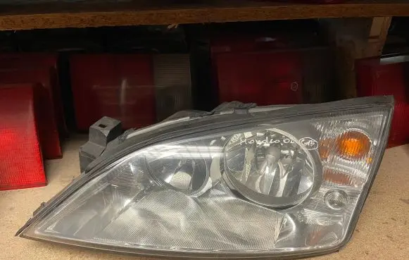 Ford Mondeo Mk III Headlight/headlamp 1305235544