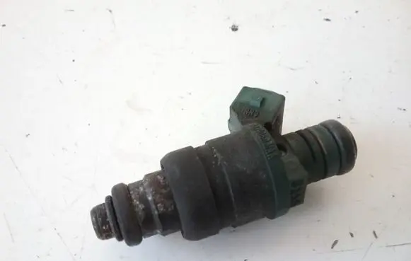 Skoda Octavia Mk1 (1U) Fuel injector 037906031AA