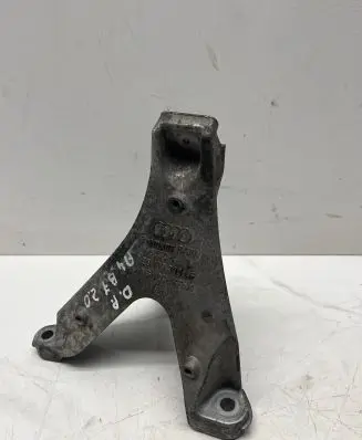 Audi A4 S4 B7 8E 8H Engine mounting bracket 8E0199308AF