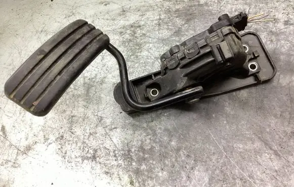Renault Espace - Grand espace IV Accelerator throttle pedal 8200007513 6PV00811918 8200104482