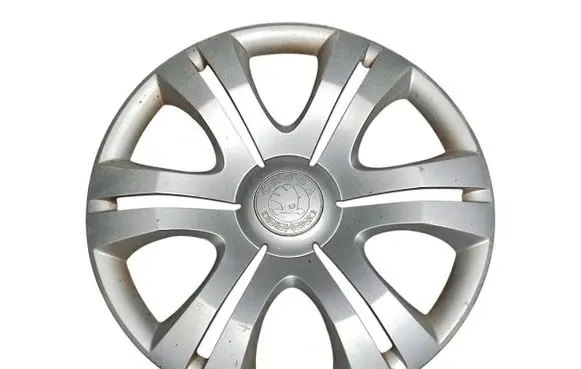 Skoda Fabia Mk2 (5J) R15 wheel hub/cap/trim 5J0601147H