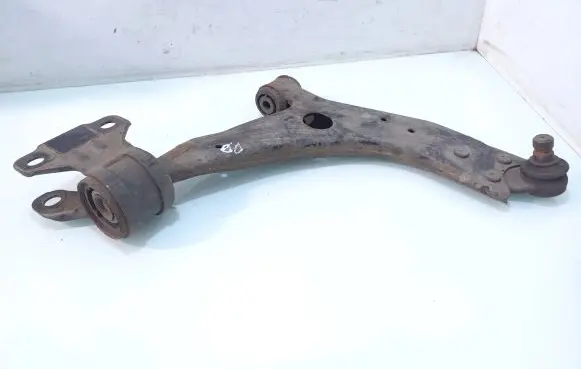 Ford Focus Front lower control arm/wishbone BV613C339AAA
