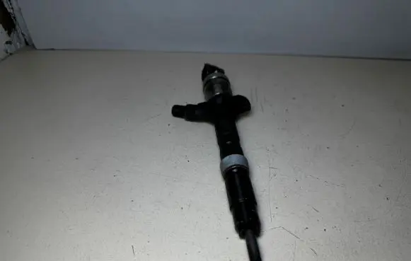 Toyota Avensis T250 Fuel injector 2367027030 09C23223