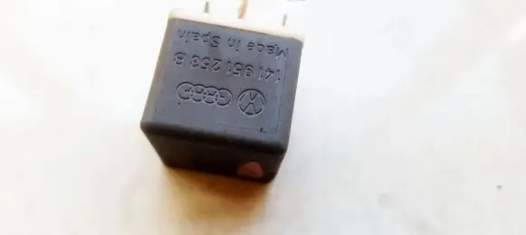 Volkswagen Golf III Other relay 141951253B