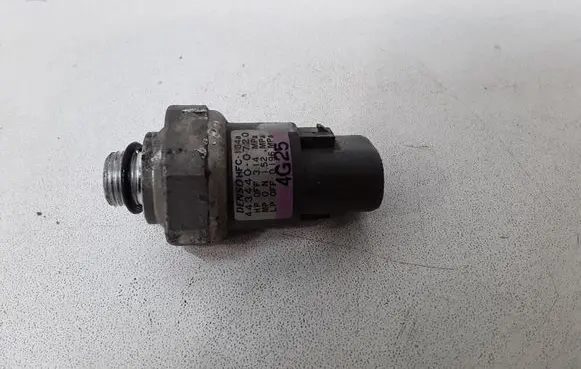 Toyota Corolla E120 E130 Air conditioning (A/C) pressure sensor 