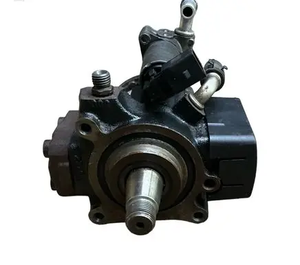 Skoda Fabia Mk2 (5J) Fuel injection high pressure pump 03L130755E