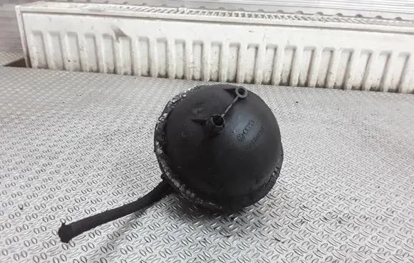 Vacuum air tank